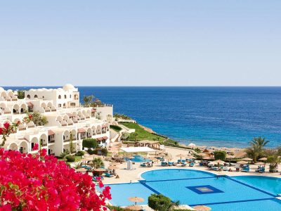 EGSMOVSRES_NAAM-TOP-side-view---pool-daylight